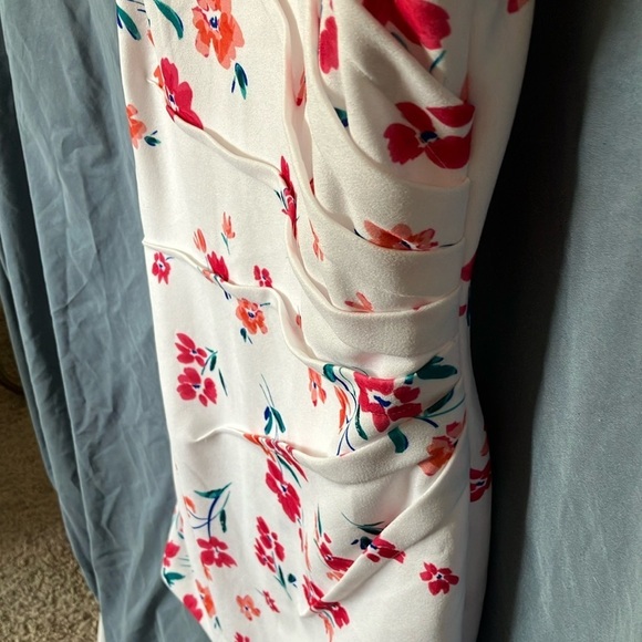 Calvin Klein: White Floral Ruched Sheath Dress: 6P - Picture 9 of 16